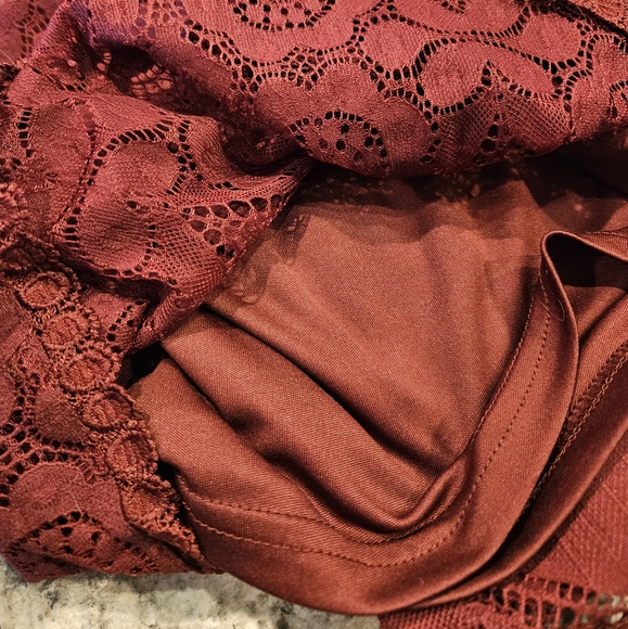 Doe & Rae NWT Burgundy Red Flowy Lace Dressy Tank Top Blouse | Small - Picture 7 of 9